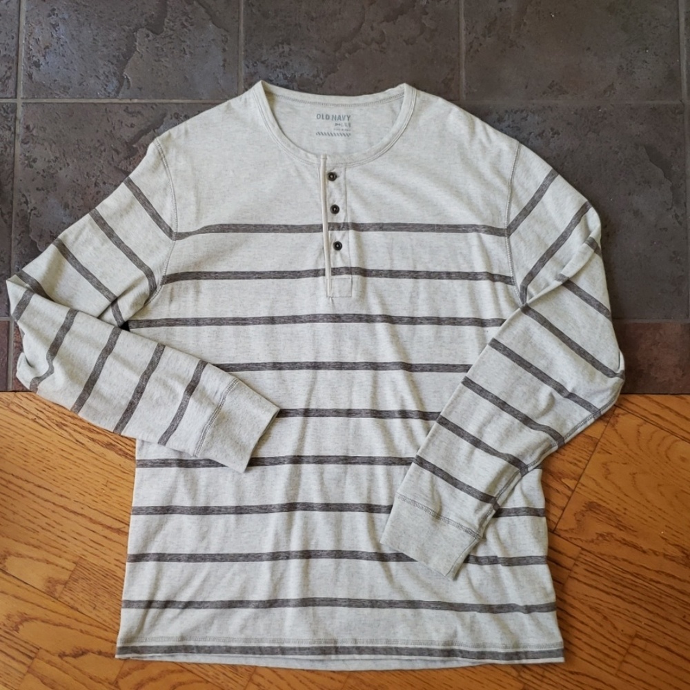 Old Navy Henley Large Cream Striped